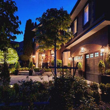 Villa Bellissimo Frantalia - La Galleriseum Versaliere Kelowna Exterior foto