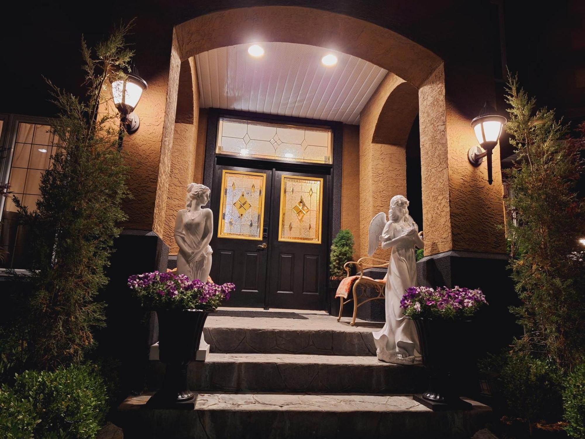 Villa Bellissimo Frantalia - La Galleriseum Versaliere Kelowna Exterior foto